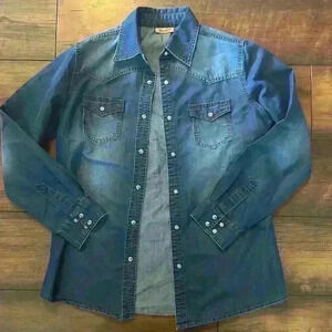 Women’s Wrangler snap button shirt size small western wear